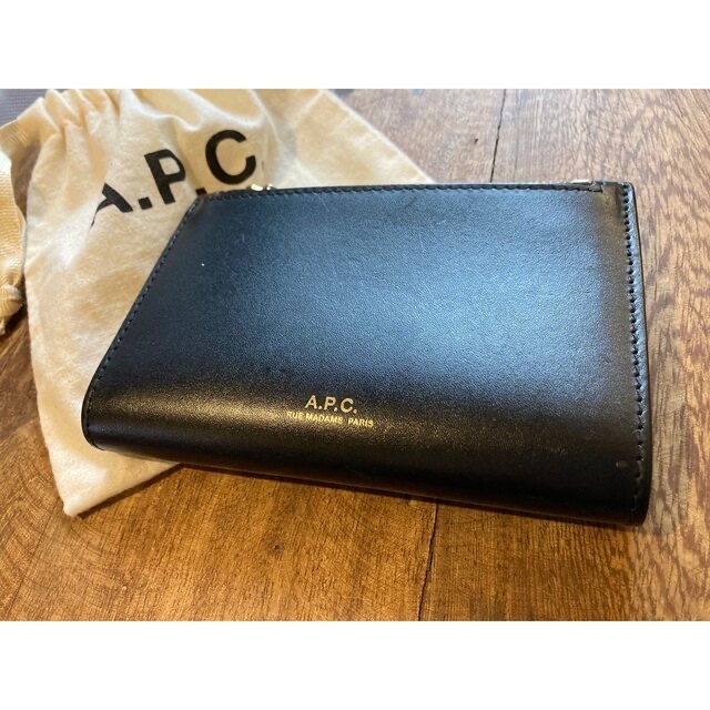 A.P.C(アーペーセー)のA.P.C 財布　黒　薄くて軽くてコンパクト レディースのファッション小物(財布)の商品写真