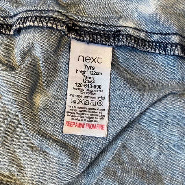 NEXT(ネクスト)のnext ネクスト　デニムワンピース　120 キッズ/ベビー/マタニティのキッズ服女の子用(90cm~)(ワンピース)の商品写真