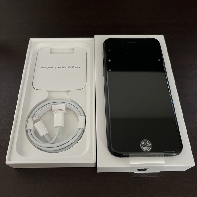 アップル iPhoneSE 第3世代 64GB ミッドナイト softbank スマホ/家電/カメラのスマートフォン/携帯電話(スマートフォン本体)の商品写真