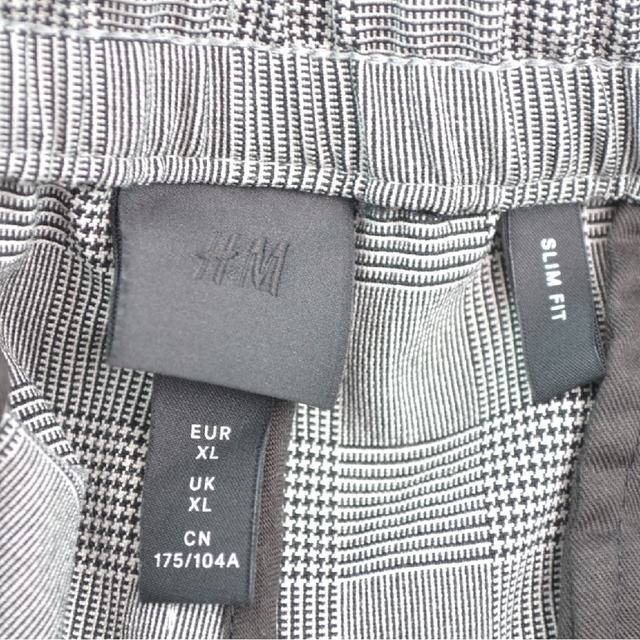 H&M(エイチアンドエム)のH&M ショートパンツ ハーフパンツ チェック柄 グレー XLサイズ メンズのパンツ(ショートパンツ)の商品写真