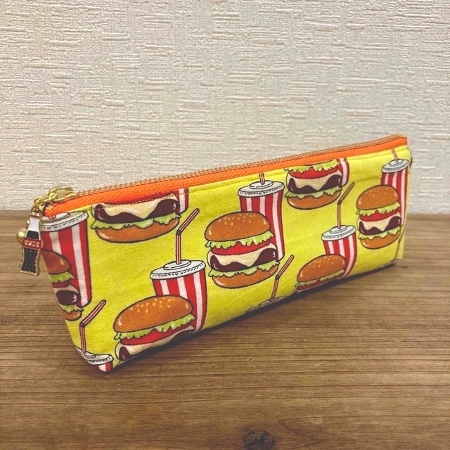 ふかふかポーチ チャーム付き ペンケース 眼鏡ケース ハンバーガー柄 | フリマアプリ ラクマ