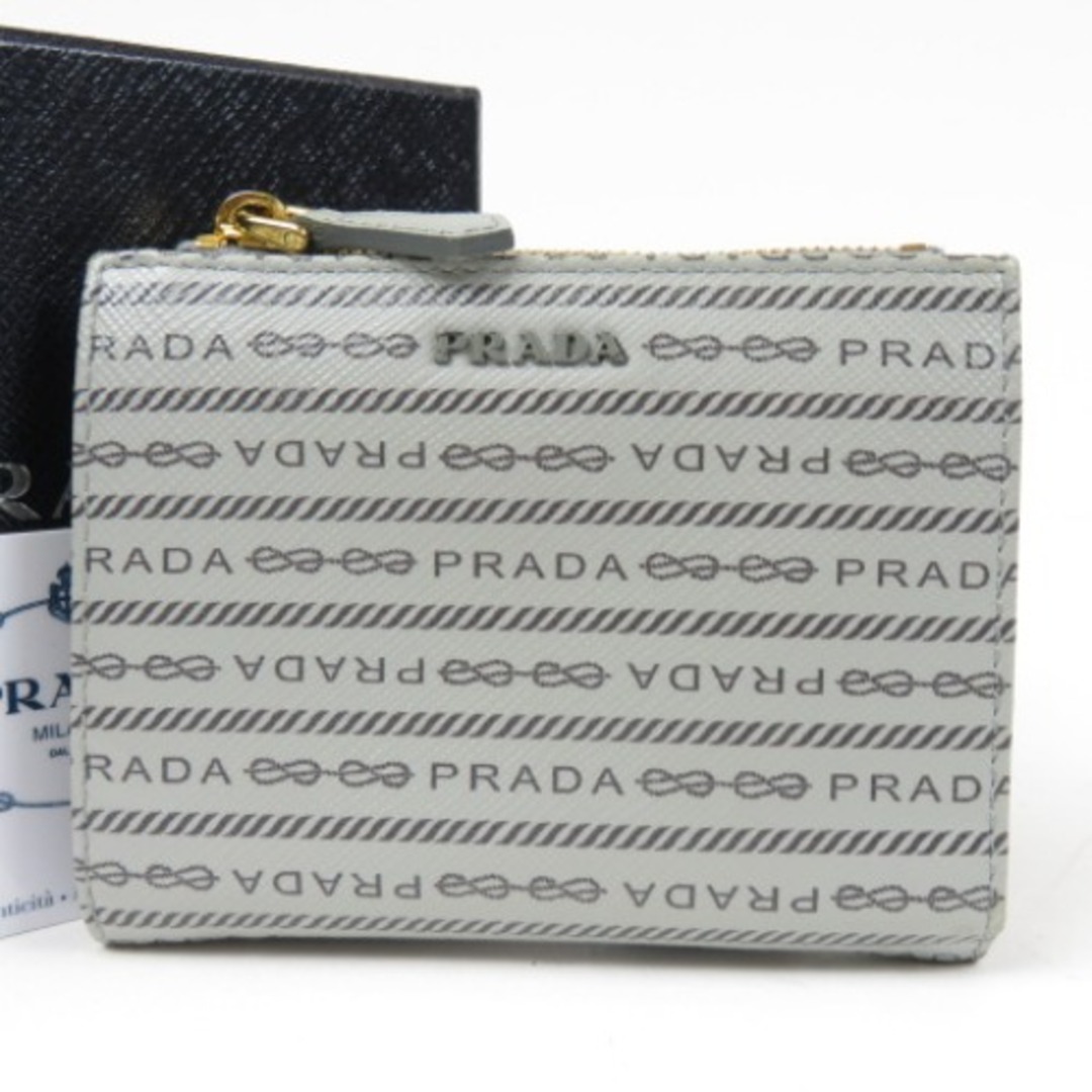 未使用品 PRADA プラダ ロゴ　コンパクト　ウォレット　NUBE 二つ折り財布 サフィアーノレザー グレー