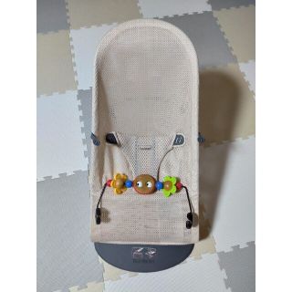 ベビービョルン(BABYBJORN)のベビービョルン バウンサー ブリスエアー パーリーピンク トーイ付き(その他)