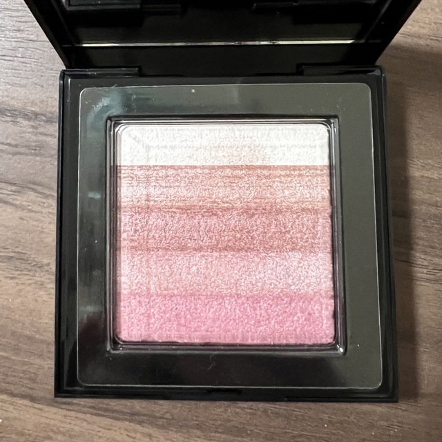 BOBBI BROWN(ボビイブラウン)のボビイブラウン 万能フェイスカラー！ シマーブリック ローズ コスメ/美容のベースメイク/化粧品(フェイスパウダー)の商品写真