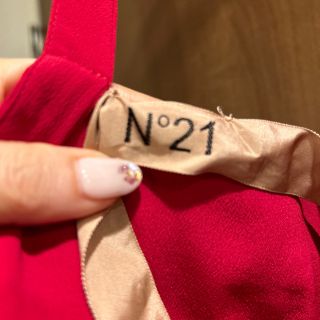 N°21 - ヌメロ フェザードレス N21の通販 by R shop｜ヌメロ ...