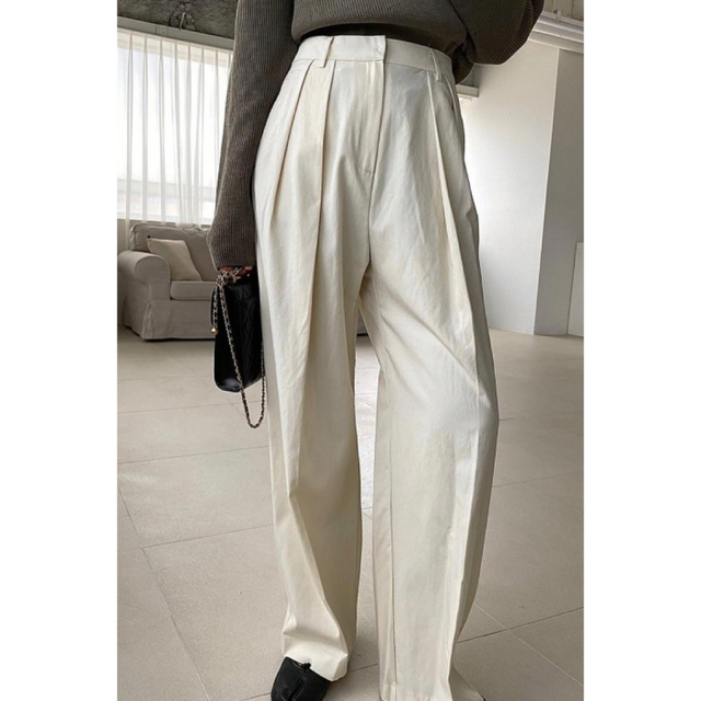 【lato】cotton tuck pants レディースのパンツ(ワークパンツ/カーゴパンツ)の商品写真