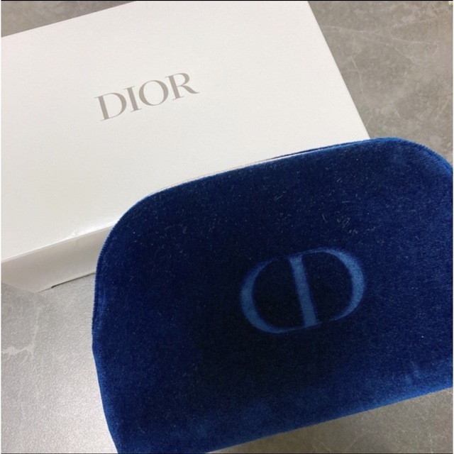 Dior(ディオール)の新品未使用　ディオール　ポーチ　ベロア　2022 ホリデー　オファー　限定 レディースのファッション小物(ポーチ)の商品写真