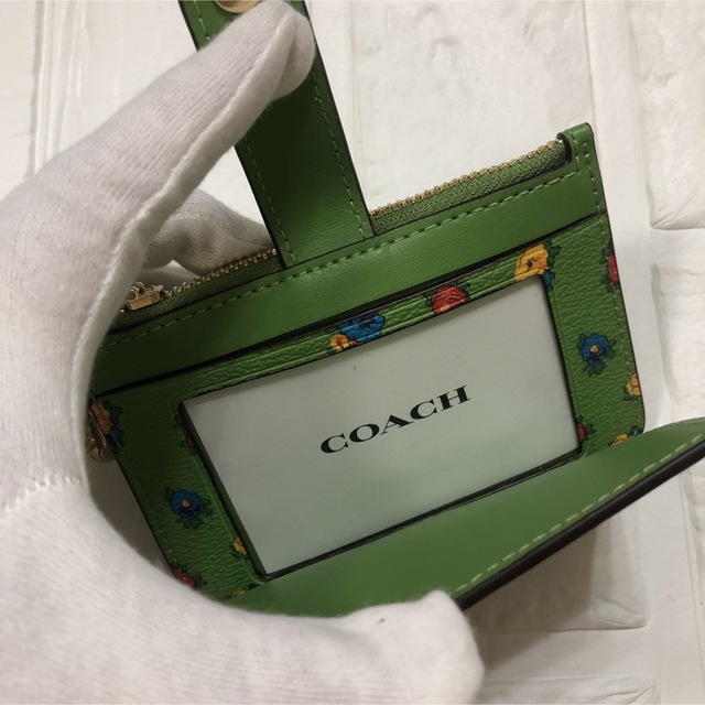 COACH(コーチ)の新作コーチキーリングIDホルダー付きコインケース カード入れ付きフラワーグリーン レディースのファッション小物(財布)の商品写真