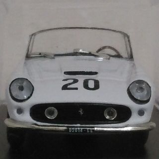 フェラーリ(Ferrari)のFerrari250GT Carifornia  1/43スケールモデル(ミニカー)