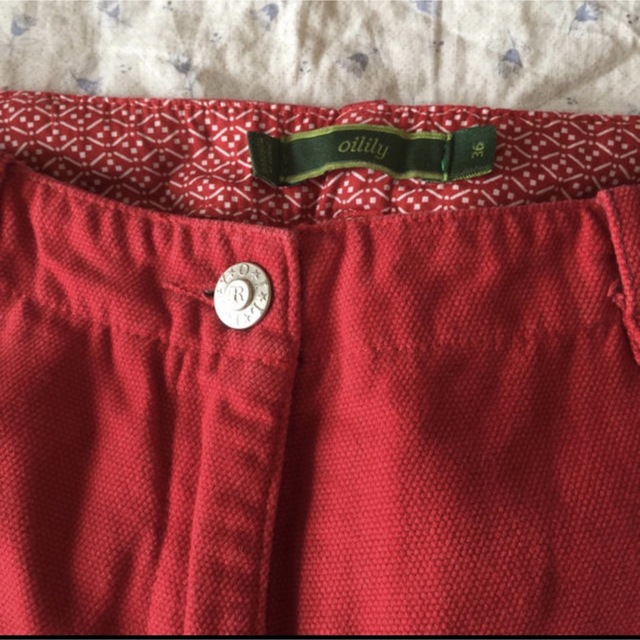 OILILY(オイリリー)のオイリリー  Lサイズ　赤 カーゴパンツ カラーパンツ レディースのパンツ(カジュアルパンツ)の商品写真