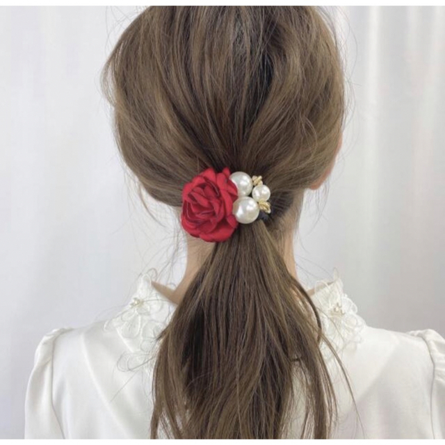 【レッド】薔薇パールヘアゴム しゅしゅ 結婚式 冠婚葬祭 レディースのヘアアクセサリー(ヘアゴム/シュシュ)の商品写真