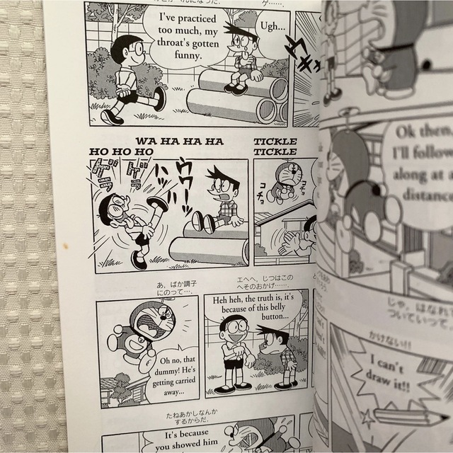 小学館(ショウガクカン)のドラえもん  小学館English Comics 1巻と8巻　ドラえもん漫画 エンタメ/ホビーの漫画(その他)の商品写真