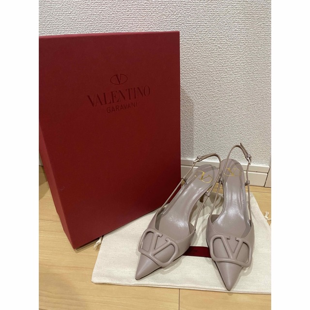 新品未使用箱付☆VALENTINO Vロゴシグネチャーカーフスキンスリングバック