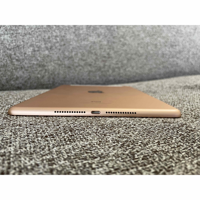 iPad(アイパッド)のiPad(第６世代)ゴールド　32GB wi-fi +Cellularモデル スマホ/家電/カメラのPC/タブレット(タブレット)の商品写真