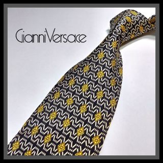 ジャンニヴェルサーチ(Gianni Versace)の86【Gianni Versace】ジャンニヴェルサーチ ネクタイ  黒×白×黄(ネクタイ)