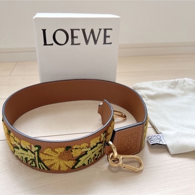 LOEWE ロエベ 箱保存袋あり　ショルダーストラップ　バッグチャーム