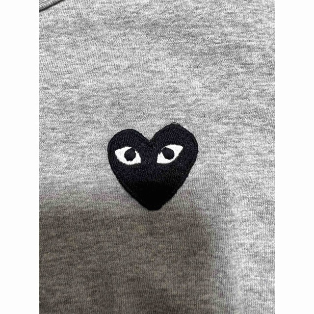 COMME des GARCONS(コムデギャルソン)のPLAY COMME des GARCONS プレイ コムデギャルソン グレー レディースのトップス(カットソー(半袖/袖なし))の商品写真