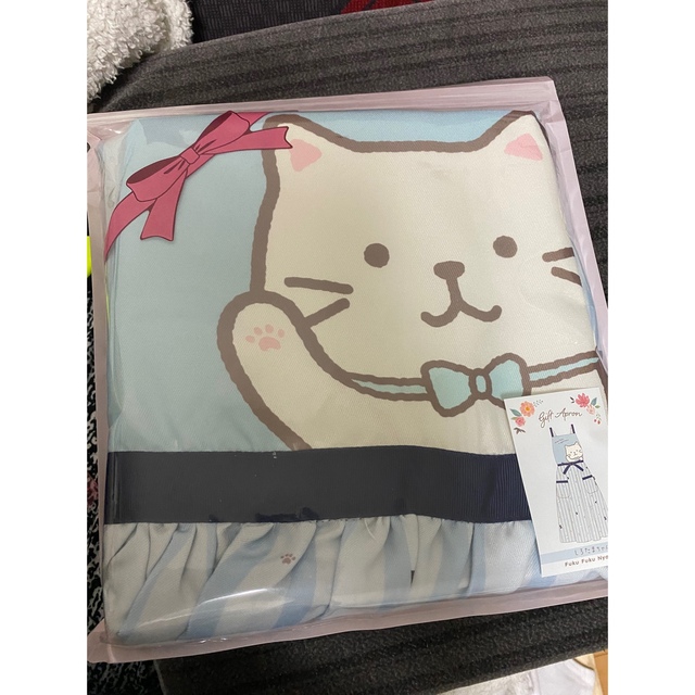 ふくふくにゃんこ　エプロン エンタメ/ホビーのおもちゃ/ぬいぐるみ(キャラクターグッズ)の商品写真