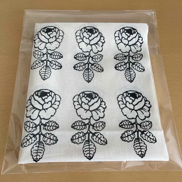 marimekko - 428.マリメッコ 生地 Vihkiruusuヴィヒキルース 黒の通販 ...