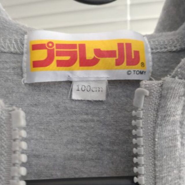 薄手のプラレールパーカー　100cm キッズ/ベビー/マタニティのキッズ服男の子用(90cm~)(ジャケット/上着)の商品写真