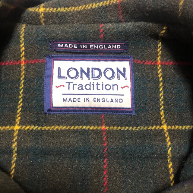 LONDON TRADITION(ロンドントラディション)のロンドントラディション　ダッフルコート　カーキ　34サイズ レディースのジャケット/アウター(ダッフルコート)の商品写真