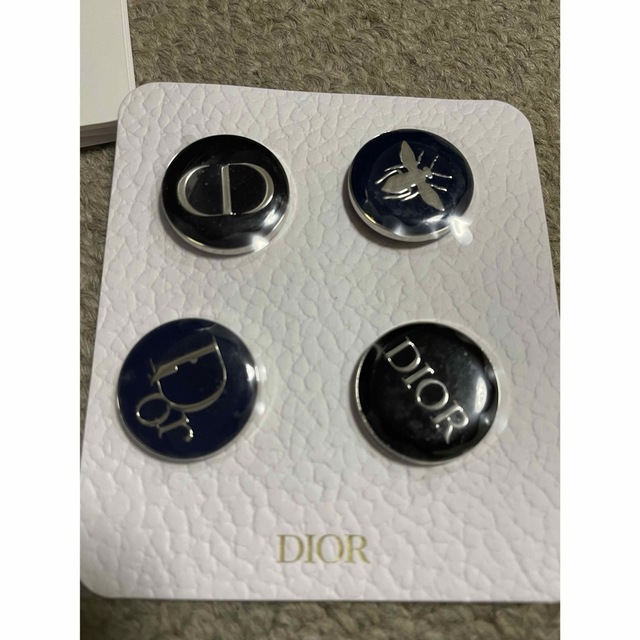 Dior(ディオール)のDior バッヂ エンタメ/ホビーのコレクション(ノベルティグッズ)の商品写真