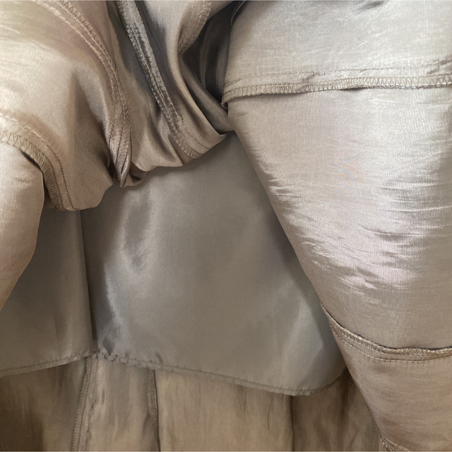 LUCA(ルカ)のLUCA サテンマーメイドスカート タグ付き レディースのスカート(ロングスカート)の商品写真
