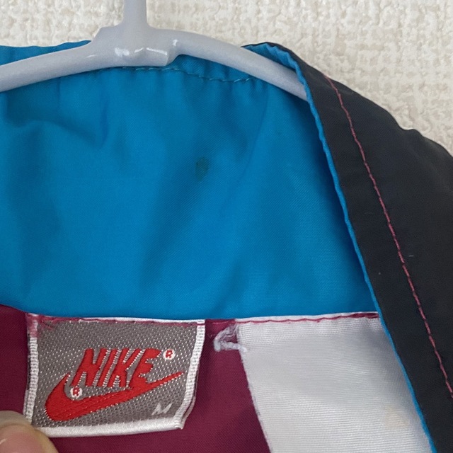 NIKE(ナイキ)のNIKE 80s ナイロンジャケット　グレータグ　ロゴ刺繍　水色 黒 青 赤  メンズのジャケット/アウター(ナイロンジャケット)の商品写真