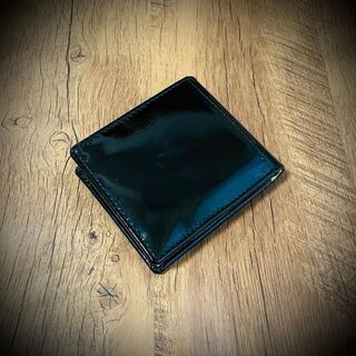 パテントレザー メンズ財布 折財布 カード10枚 コンパクト エナメル ブラック(折り財布)