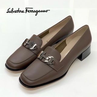 サルヴァトーレフェラガモ(Salvatore Ferragamo)の5562 未使用 フェラガモ レザー ガンチーニ ローファー ブラウン(ローファー/革靴)