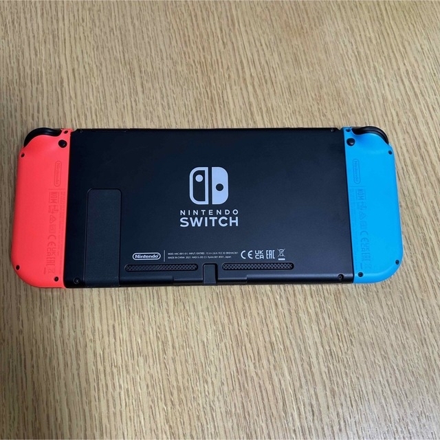 Nintendo Switch(ニンテンドースイッチ)のNintendo Switch 本体　ネオンブルー/ネオンレッド エンタメ/ホビーのゲームソフト/ゲーム機本体(家庭用ゲーム機本体)の商品写真