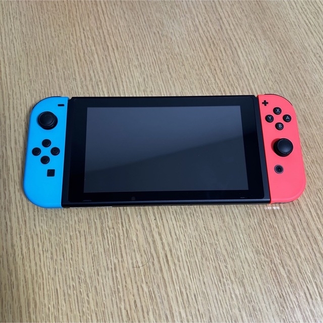 Nintendo Switch(ニンテンドースイッチ)のNintendo Switch 本体　ネオンブルー/ネオンレッド エンタメ/ホビーのゲームソフト/ゲーム機本体(家庭用ゲーム機本体)の商品写真