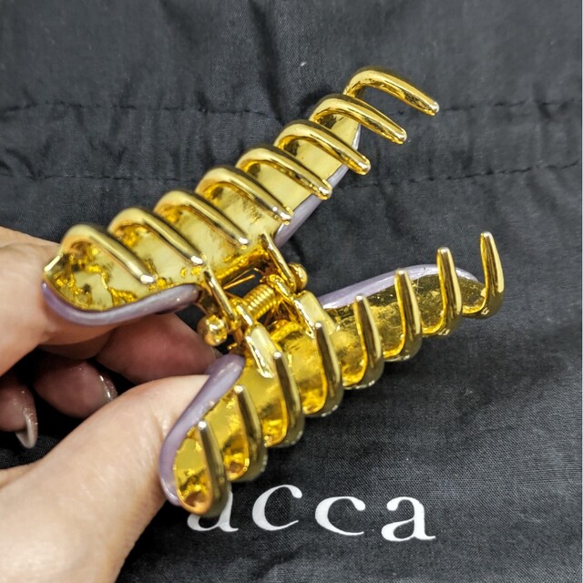 acca(アッカ)のアッカ　acca クリップ　中 レディースのヘアアクセサリー(バレッタ/ヘアクリップ)の商品写真