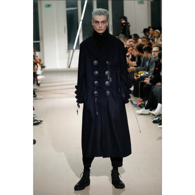 yohji yamamoto 19aw look36 デカ黒釦ヘチマコートメンズ