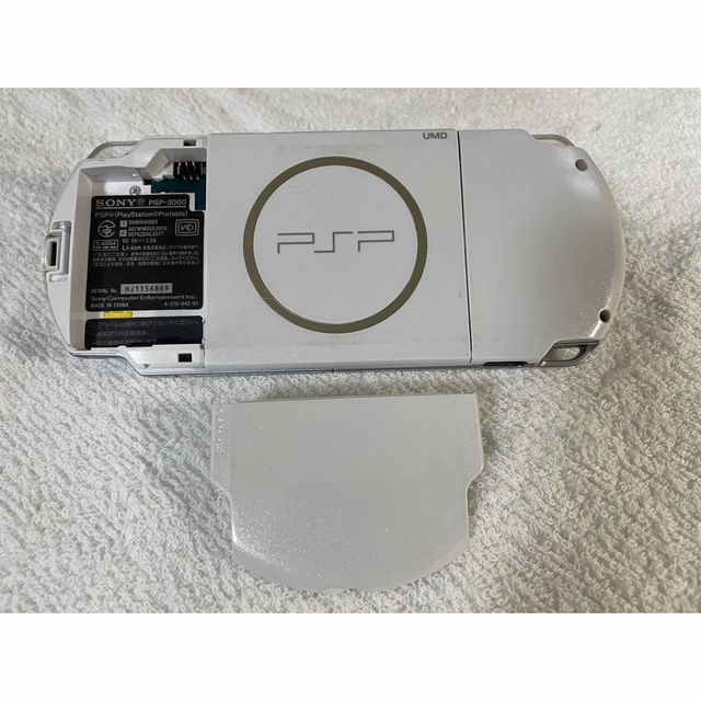 PlayStation Portable(プレイステーションポータブル)の☆良品☆　PSP-3000  パールホワイト エンタメ/ホビーのゲームソフト/ゲーム機本体(携帯用ゲーム機本体)の商品写真