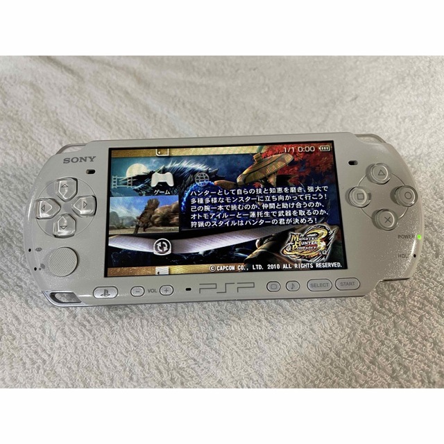 美品 PSP3000ホワイト メモリースティック付き②
