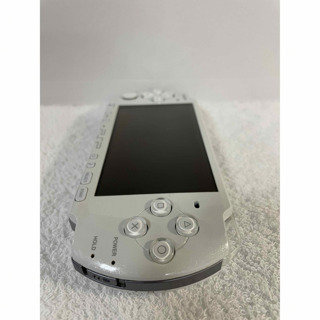 PlayStation Portable(プレイステーションポータブル)の☆良品☆　PSP-3000  パールホワイト エンタメ/ホビーのゲームソフト/ゲーム機本体(携帯用ゲーム機本体)の商品写真