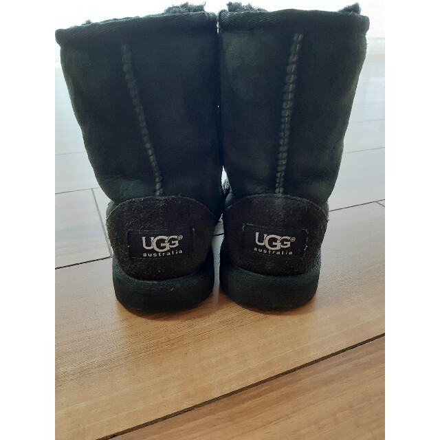 UGG(アグ)のUGGブラック 17.5cm キッズ/ベビー/マタニティのキッズ靴/シューズ(15cm~)(ブーツ)の商品写真