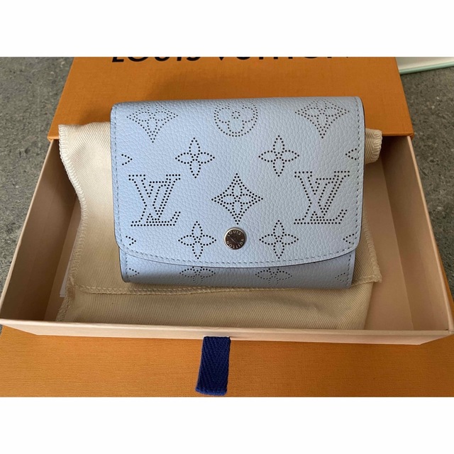 LOUIS VUITTON(ルイヴィトン)の新品☆ポルトフォイユ・イリス コンパクト　限定色　完売品 レディースのファッション小物(財布)の商品写真