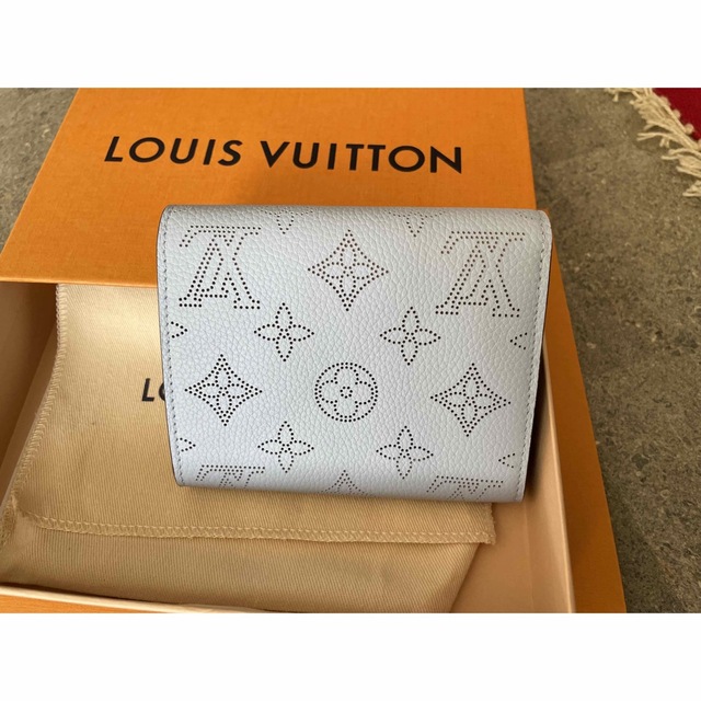 LOUIS VUITTON(ルイヴィトン)の新品☆ポルトフォイユ・イリス コンパクト　限定色　完売品 レディースのファッション小物(財布)の商品写真