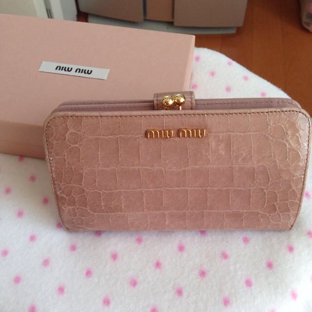 セール特価⊾ miumiu 二つ折り財布 がま口 レディースの通販 by ブック
