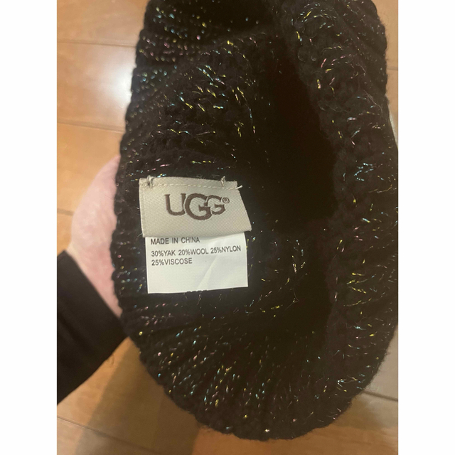 UGG(アグ)のしんしんいと様専用新品UGG アグ ニット帽 ビーニー レディースの帽子(ニット帽/ビーニー)の商品写真