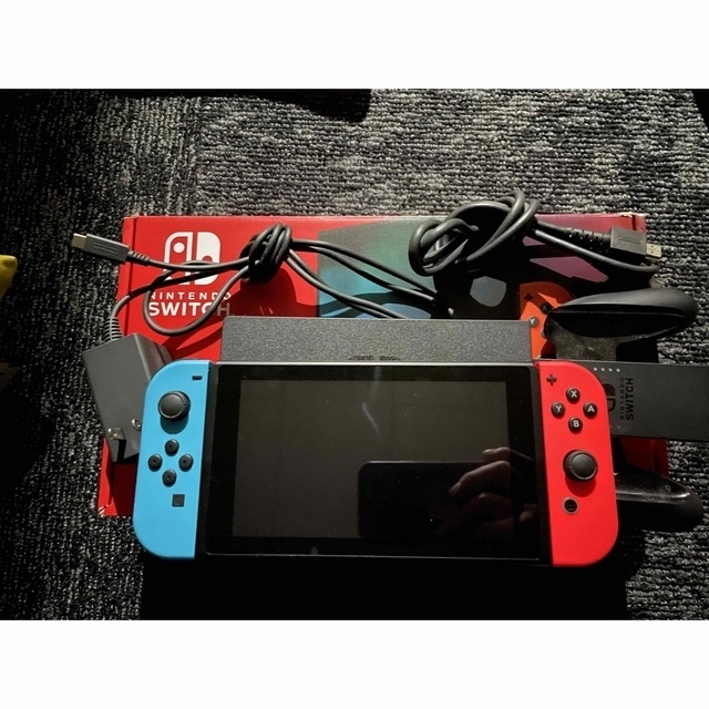 Nintendo Switch JOY-CON(L) ネオンブルー/(R) ネオ エンタメ/ホビーのゲームソフト/ゲーム機本体(家庭用ゲーム機本体)の商品写真