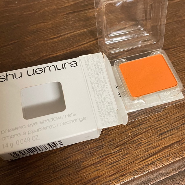 shu uemura(シュウウエムラ)のシュウウエムラ　プレストアイシャドウ　ビビットオレンジ コスメ/美容のベースメイク/化粧品(アイシャドウ)の商品写真