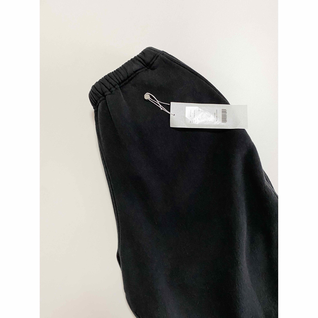 COMOLI(コモリ)のCOMOLI 22aw コットン吊裏毛 スウェットパンツ FADE BLACK メンズのパンツ(その他)の商品写真