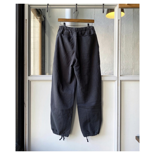 现货 COMOLI 22aw コットン吊裏毛 スウェットパンツ FADE BLACK