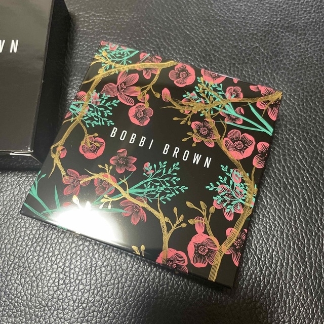 BOBBI BROWN(ボビイブラウン)の専用 コスメ/美容のベースメイク/化粧品(フェイスパウダー)の商品写真