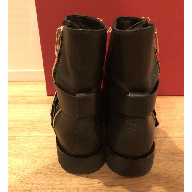 ROGER VIVIER - ロジェヴィヴィエ Rogervivierショートブーツ 黒 ROGER VIVIER - ロジェヴィヴィエ Rogervivierショートブーツ 黒