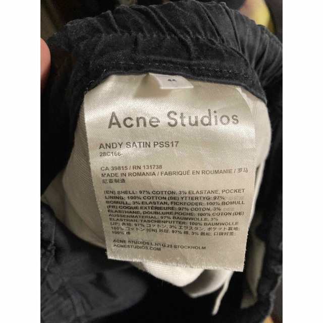 Acne Studios(アクネストゥディオズ)のACNE STUDIOS ANDY SATIN SHORT black 44 メンズのパンツ(ショートパンツ)の商品写真