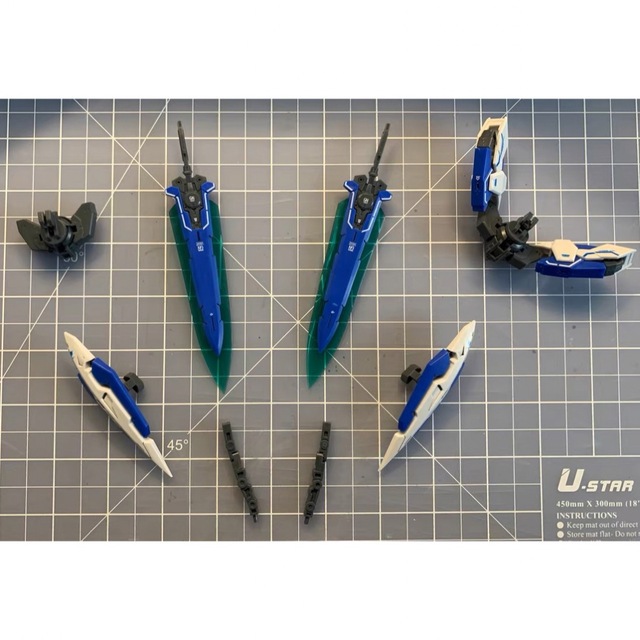 1/144 RG HG ガンダムエクシア用武器セット  エンタメ/ホビーのおもちゃ/ぬいぐるみ(プラモデル)の商品写真